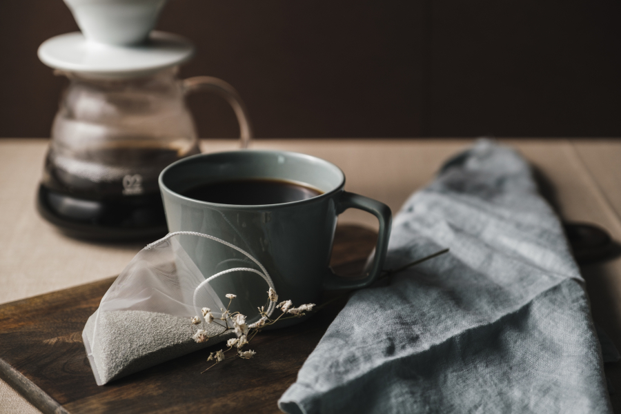 The-Decaf-Pouch-Picture-with-Coffee-and-serviette