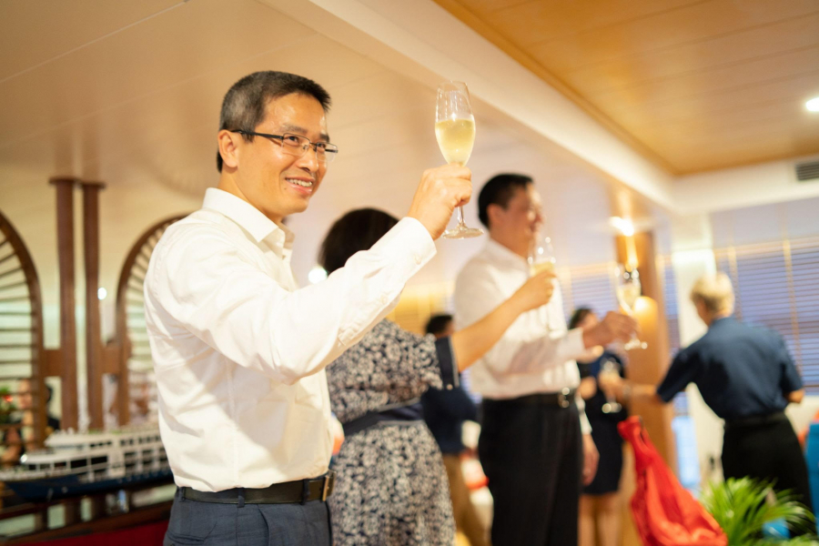 Ông Trần Trọng Kiên - Chủ tịch Tập đoàn Thiên Minh cùng các quan khách trong buổi tối Gala mừng khánh thành du thuyền