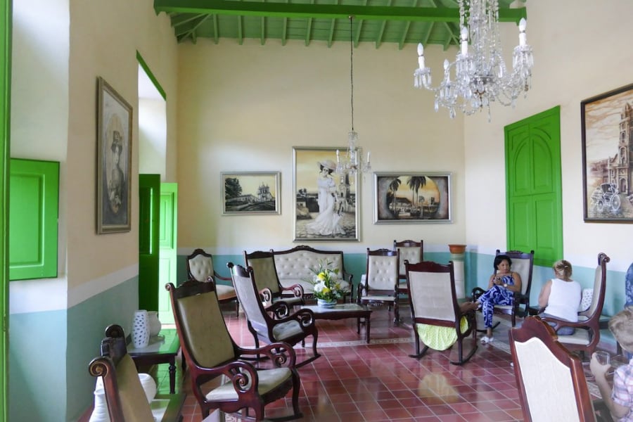 Nhà cổ Trinidad theo phong cách thuộc địa - có rất nhiều căn nhà cổ như vậy được cho thuê trên Airbnb hoặc sửa chữa thành một khách sạn boutique