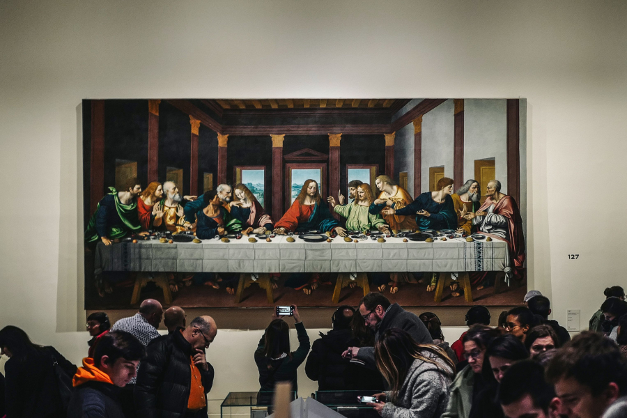 Tác phẩm Bữa ăn tối cuối cùng của danh họa Leonardo da Vinci được trưng bày tại triển lãm ở bảo tàng Louvre ngày 21/2