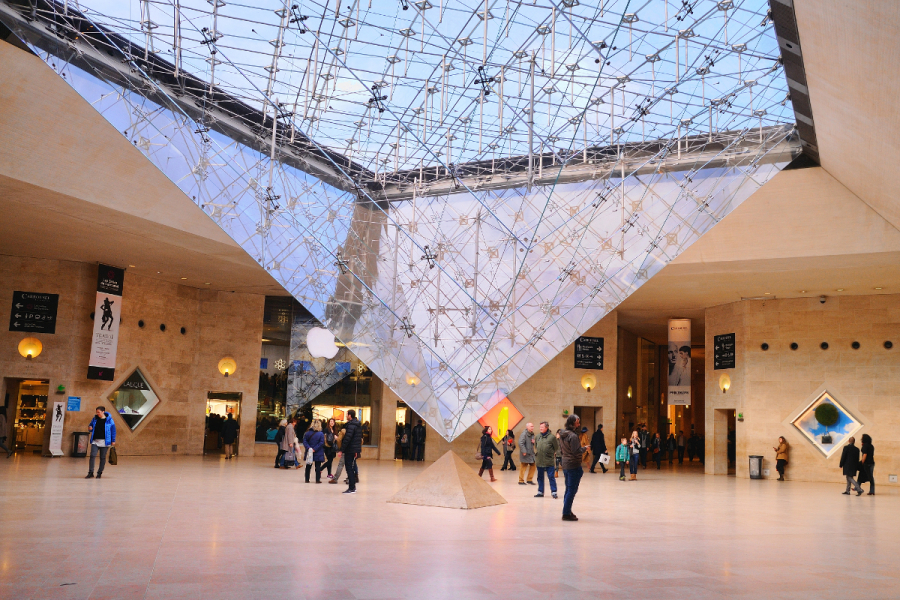 Louvre đón hàng chục nghìn lượt khách ghé thăm mỗi ngày