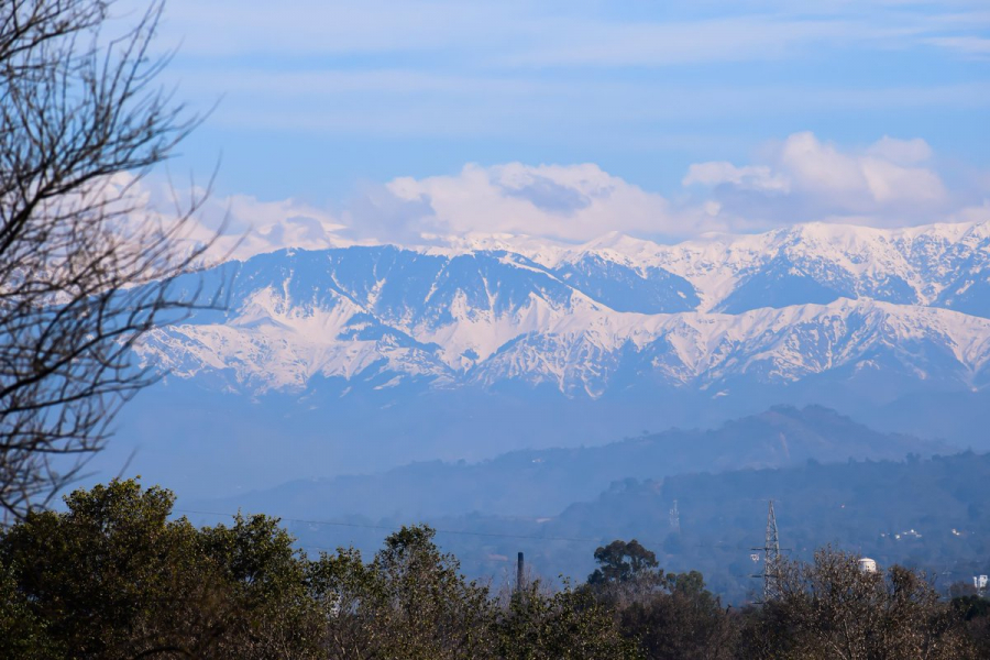 Những hình ảnh về dãy Himalaya phủ tuyết đang được chia sẻ rộng rãi trên mạng xã hội Ấn Độ