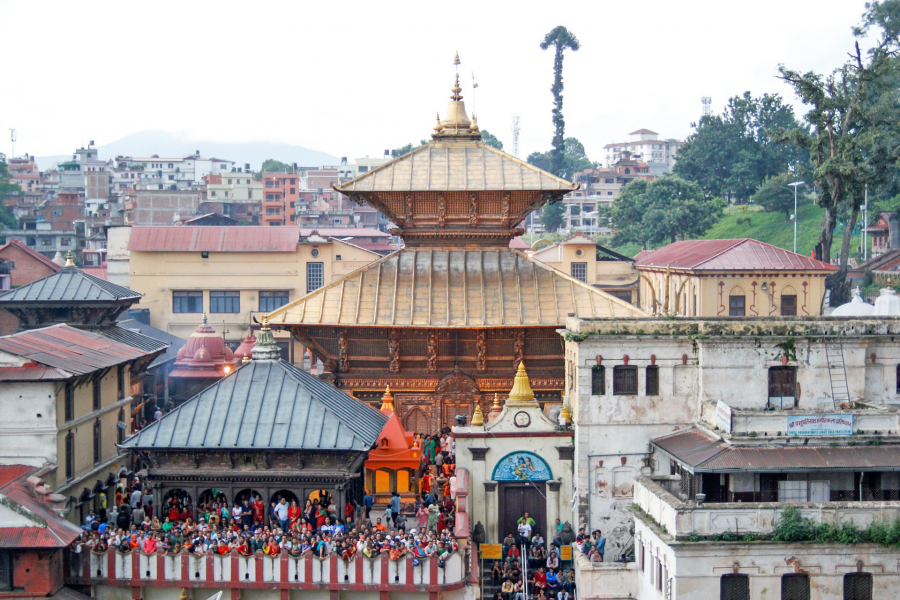 Đền thờ Pashupatinath là một điểm đến nổi tiếng với hàng ngàn tín đồ và du khách đến thăm