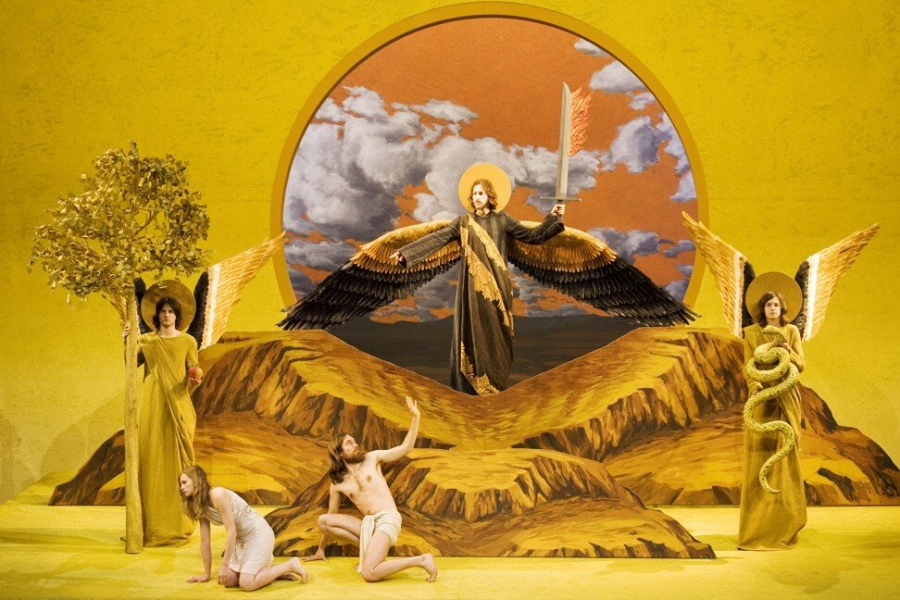 Adam và Eve trong vườn địa đàng, một cảnh trong vở kịch năm 2010