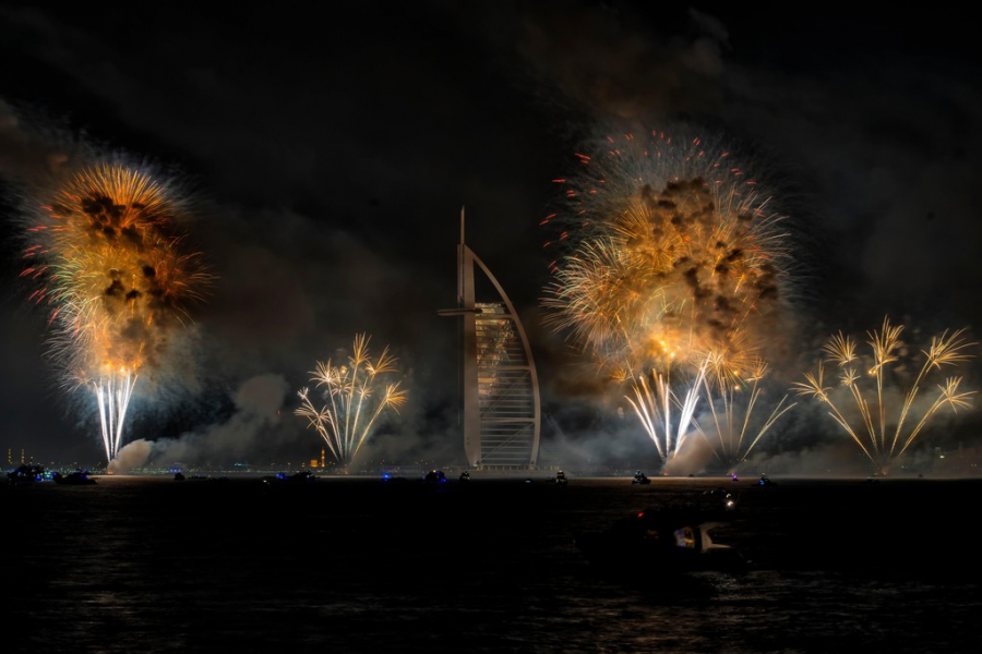 UAE bắn pháo hoa mừng Eid ul-Fitr