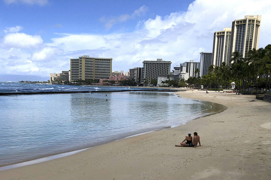 Từ ngày 6/4, đại diện ngành du lịch Hawaii đã gửi thư yêu cầu các cơ quan ngừng quảng bá du lịch Hawaii trong thời gian này nhằm giảm tải lượng du khách tới đảo
