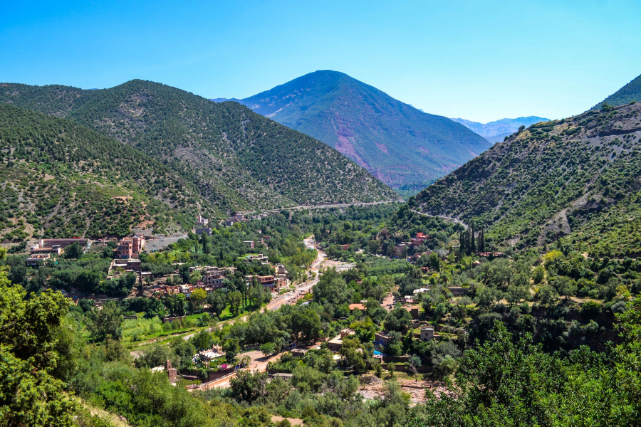 Dãy núi Atlas và làng Berber trong Vườn quốc gia Toubkal