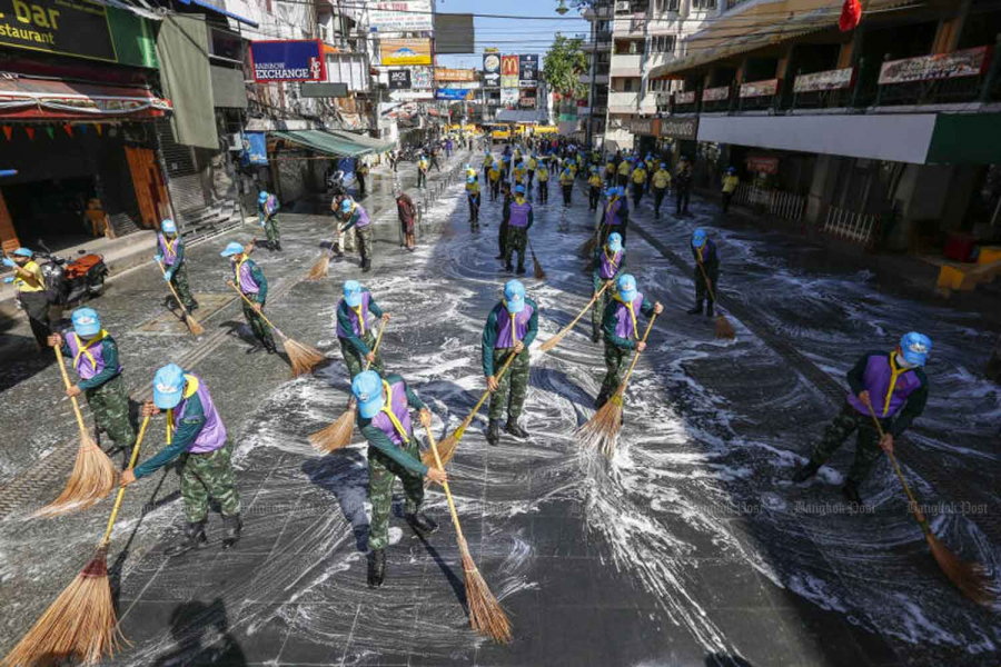 Phố đi bộ Khao San được kiểm tra, vệ sinh sạch sẽ theo kế hoạch cải tổ đường phố tại Thái Lan