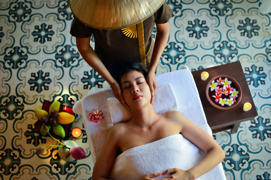 Gói “Khám phá Anam trong ngày kèm chăm sóc spa” bao gồm một liệu trình massage “The Anam Hồi sinh” tại The Anam Spa