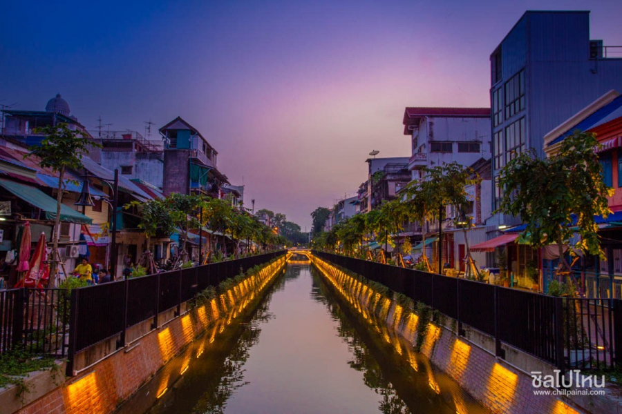 Klong Ong Ang là một phần của Klong Rop Krung, một con kênh được đào ngay sau khi Vua Rama I chọn Bangkok làm thủ đô mới của Thái Lan vào năm 1782