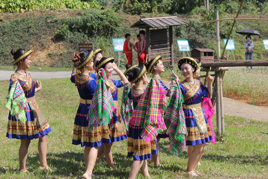 Nhiều hoạt động trải nghiệm tại Làng văn hóa - Du lịch các dân tộc Việt Nam
