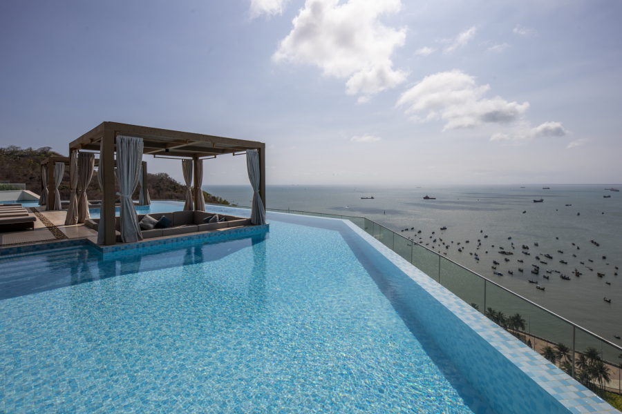 Rooftop-Pool-Fusion-Suites-Vung-Tau-09