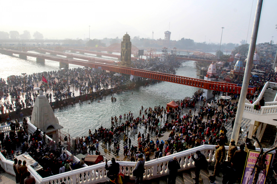 Các tín đồ Hindu tập trung tại sông Hằng trong lễ Makar Sankranti ngày 14/1
