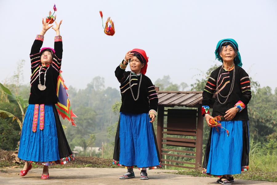 Ngày Tết cũng là dịp người Pu Péo tụ tập giao lưu, múa hát
