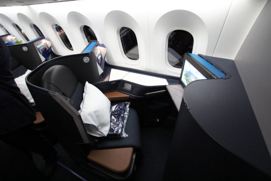 Máy bay Boeing 787-9 có cửa sổ lớn hơn tới 40% so với các máy bay chở khách thông thường