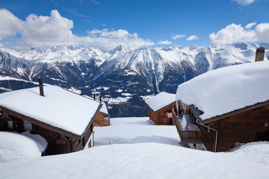 Ngôi làng Bettmeralp tại Thụy Sĩ khiến bất kì du khách nào cũng phải trầm trồ trước vẻ đẹp như tranh vẽ vào mùa tuyết rơi