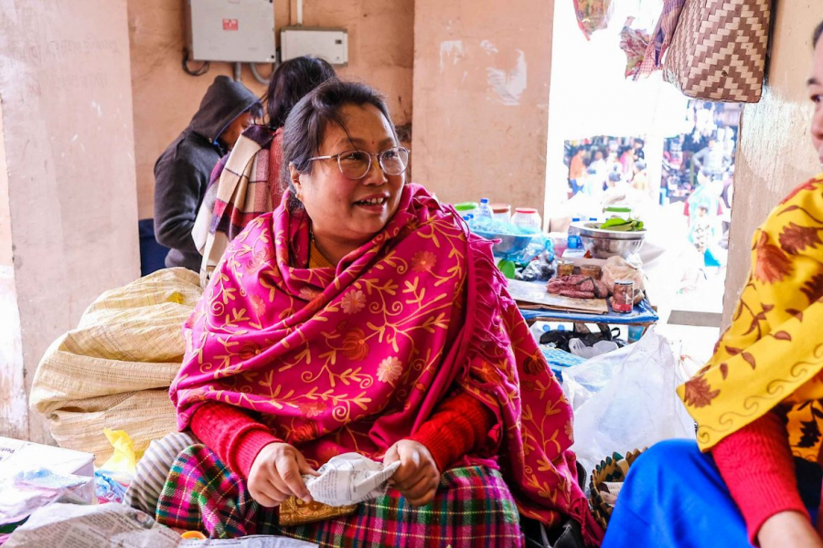 Trang phục truyền thống của những nữ tiểu thương tại khu chợ  