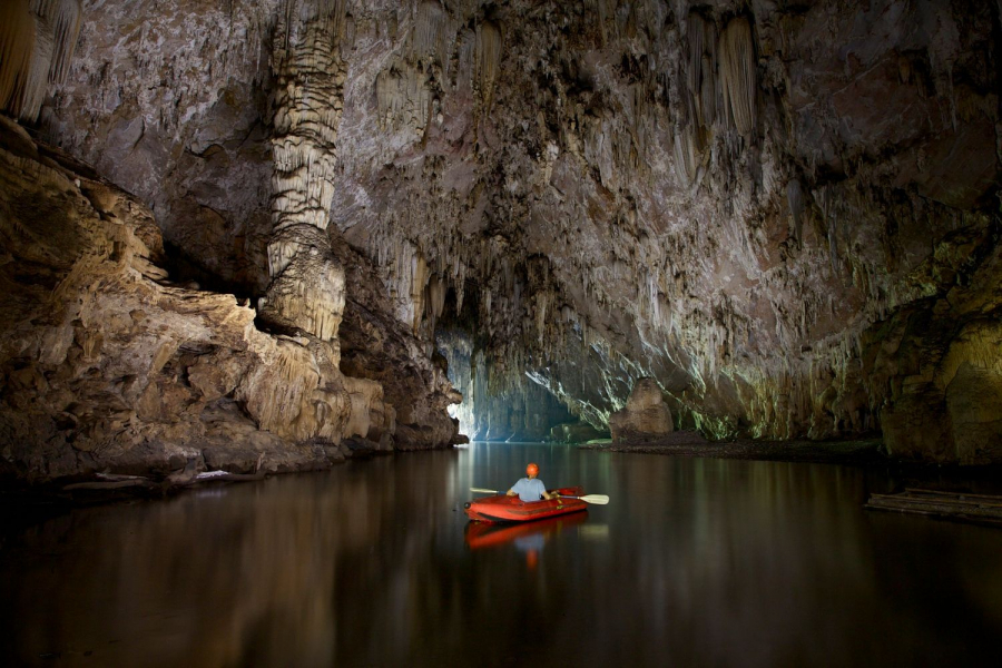 Kayak-in-Phong-Nha-Cave