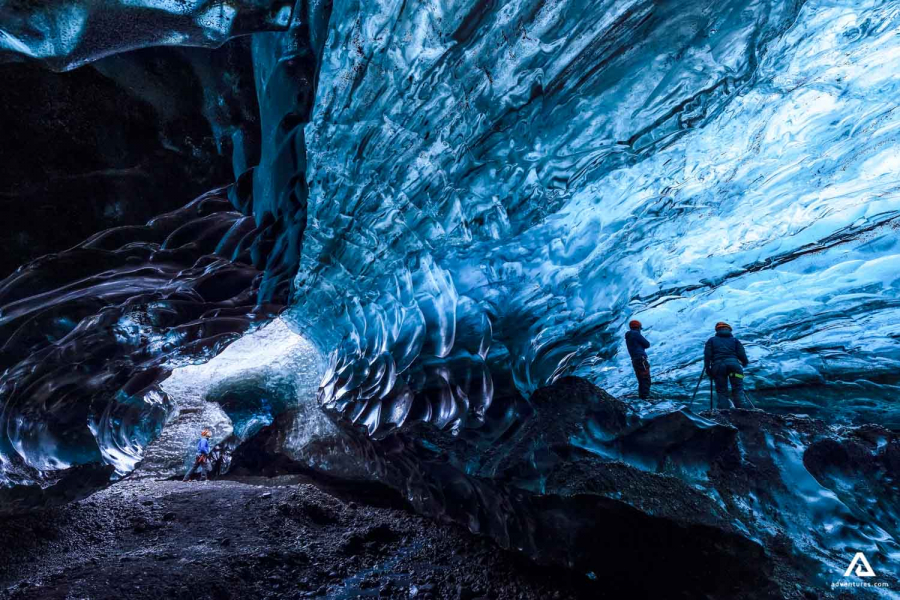 blue-ice-cave-in-vatnajokull-glacier