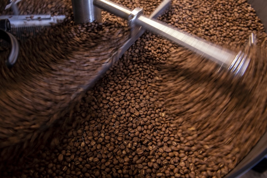Hạt cà phê robusta được rang xay thủ công