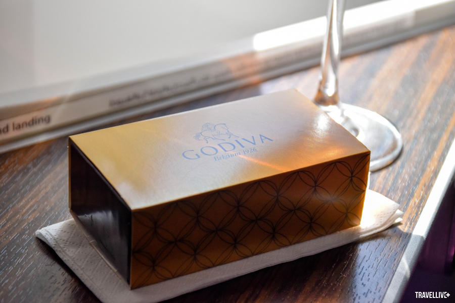 Chocolate Godiva với vị ngon khó cưỡng được đóng gói sang trọng, là một món tráng miệng tuyệt hảo sau bữa ăn.