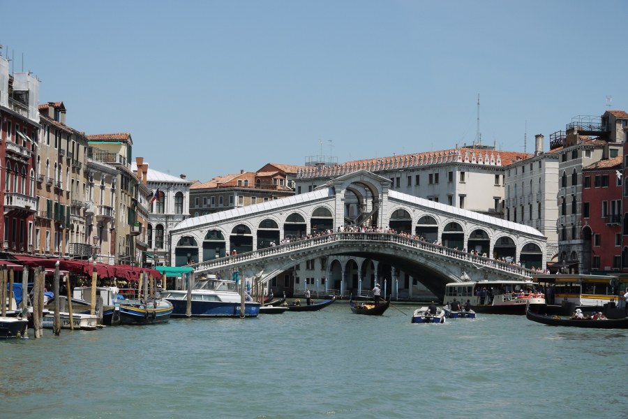 Cầu Rialto ở thành phố Venice