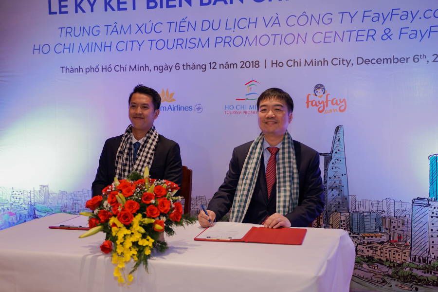 Bản ghi nhớ được ký kết bởi ông Trần Ngọc Đông Quân – Phó Giám đốc Trung tâm Xúc tiến Du lịch, cùng với ông Kingston Lai và ông Kelvin Wu - đồng sáng lập Công ty Fayfay.com.