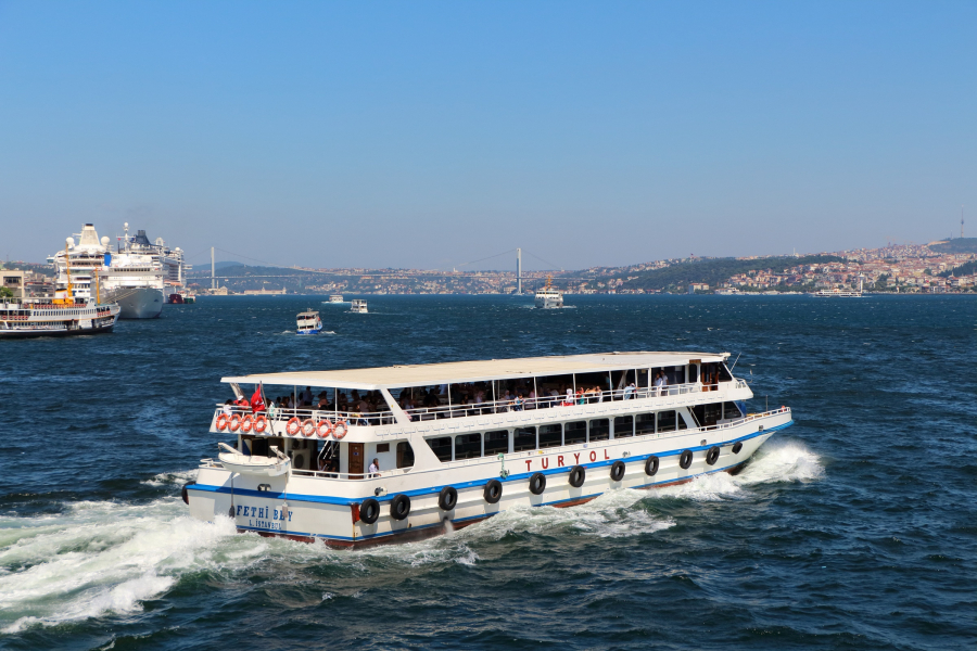 Ferry_in_Istanbul_01