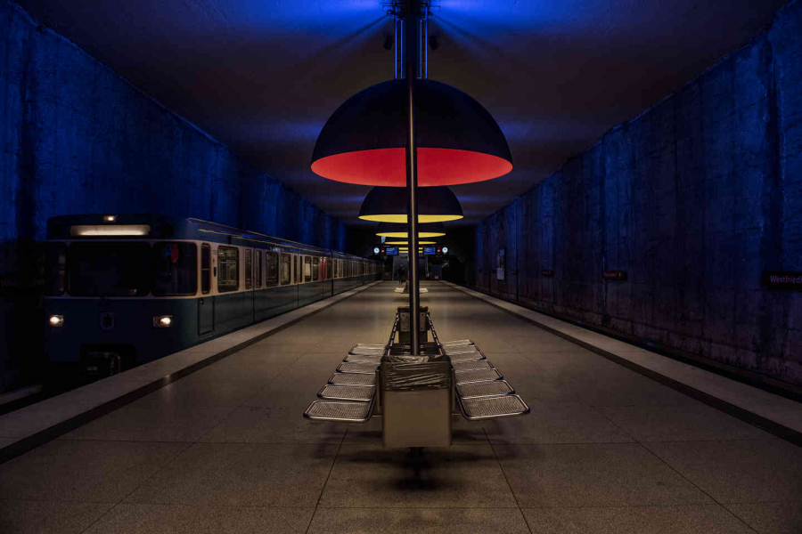 Munich, Đức: Ga tàu điện ngầm không một bóng người (Laetitia Vancon).