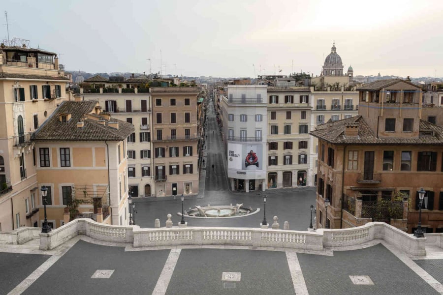 Rome, Ý: Quang cảnh vắng vẻ ở địa điểm du lịch nổi tiếng Spanish Steps (Alessandro Penso).