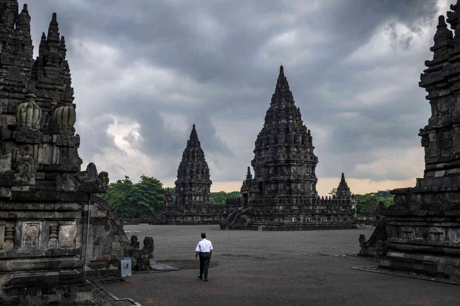 Yogyakarta, Indonesia: Các ngôi đền nổi tiếng giờ đây chỉ còn bóng dáng của các bảo vệ (Ulet Ifansasti).