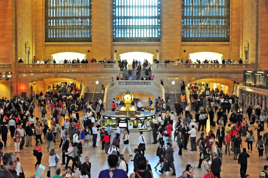 Grand Central thường vẫn luôn đông đúc người đến người đi