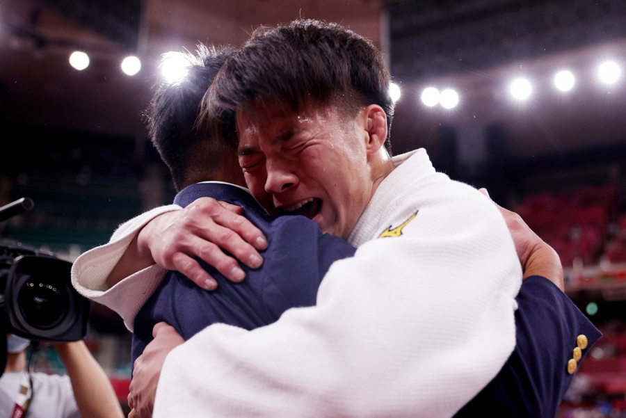 VĐV Hifumi Abe (Nhật Bản) ăn mừng sau khi giành huy chương vàng nội dung Judo.