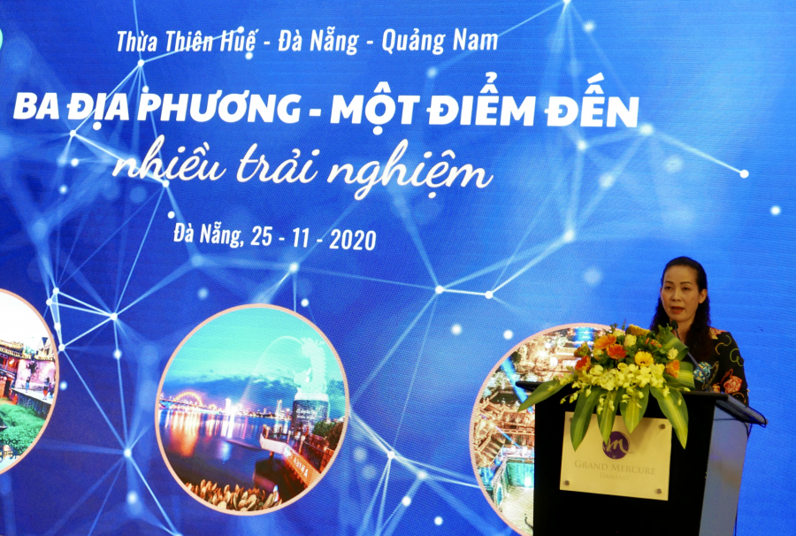 Bà Trương Thị Hồng Hạnh - Giám đốc Sở Du lịch thành phố Đà Nẵng giới thiệu về chương trình kích cầu 