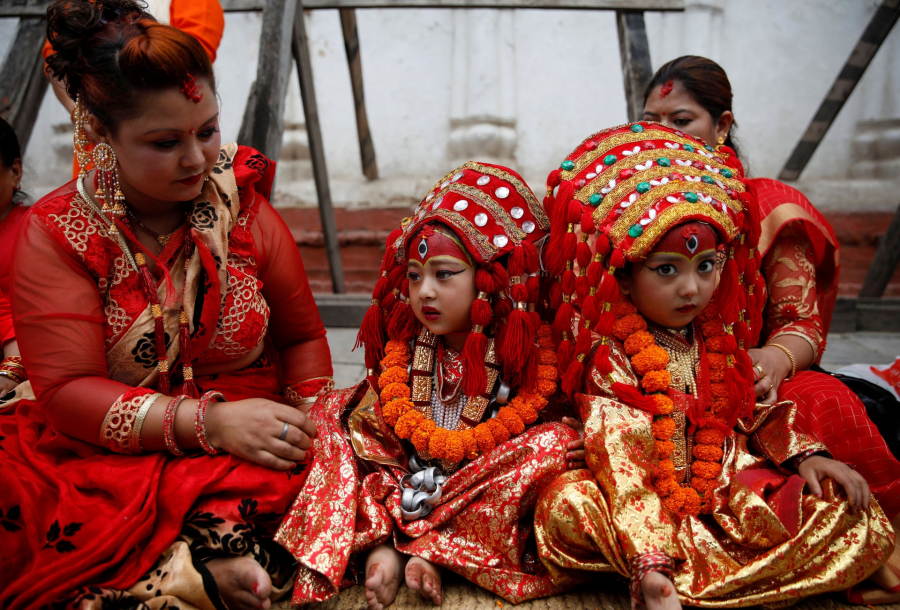 Các cô bé đã chuẩn bị cho Kumari Puja