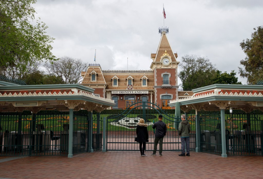 Disneyland đã quyết định trì hoãn ngày mở cửa trở lại sau khi số ca nhiễm Covid-19 tiếp tục tăng, đặc biệt ở California