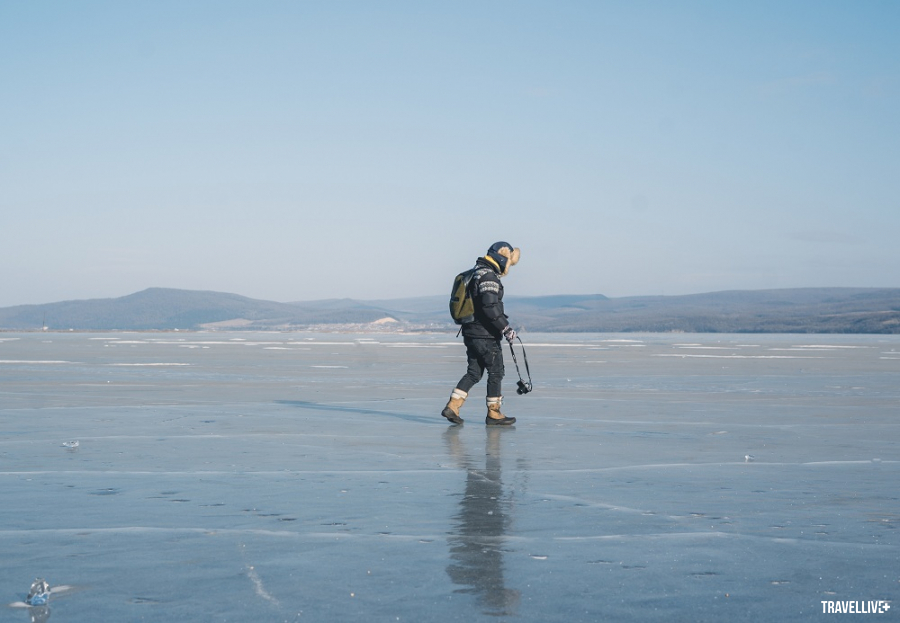 Hồ Kinh Bạc đóng băng hoàn toàn vào mùa đông