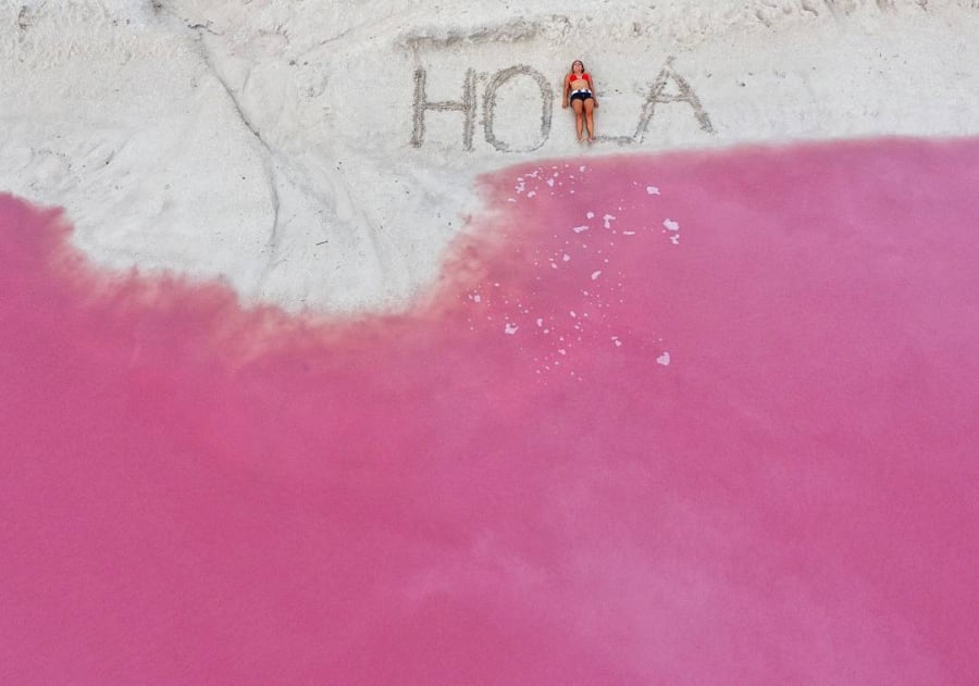 Một số nhiếp ảnh gia, travel blogger đã đăng tải những khoảnh khắc đẹp ngất ngây về hồ nước màu hồng này ở Mexico, khiến nơi đây trở thành điểm check-in thú vị, hấp dẫn du khách mọi nơi
