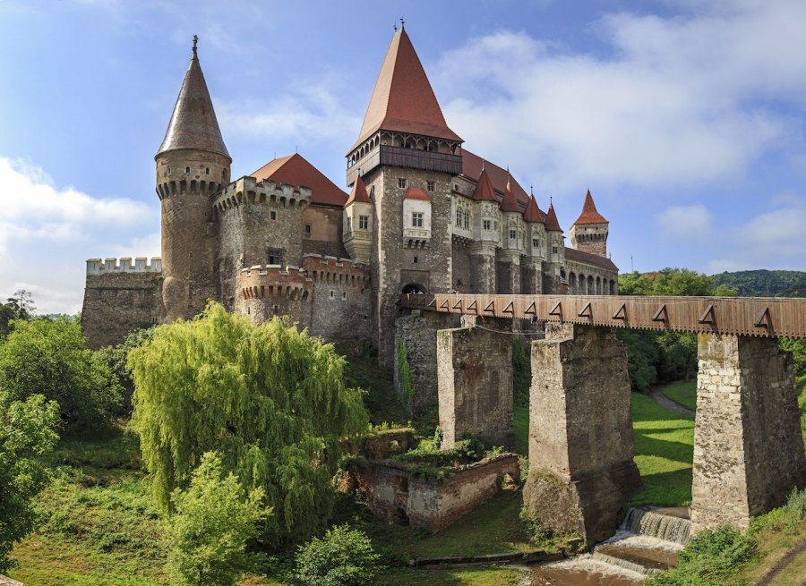 Toàn cảnh lâu đài Corvin ở Transylvania