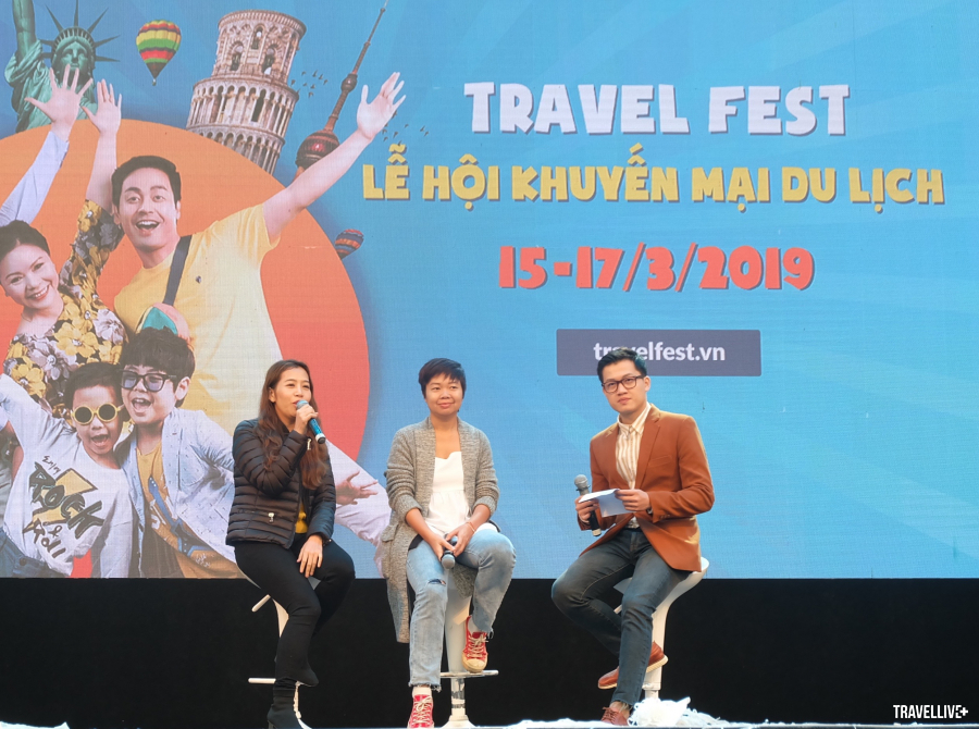 MC Diệp Chi (bên trái) và nhà báo Lam Linh (bên phải) chia sẻ kinh nghiệm du lịch cùng con trẻ tại Travel Fest 2019