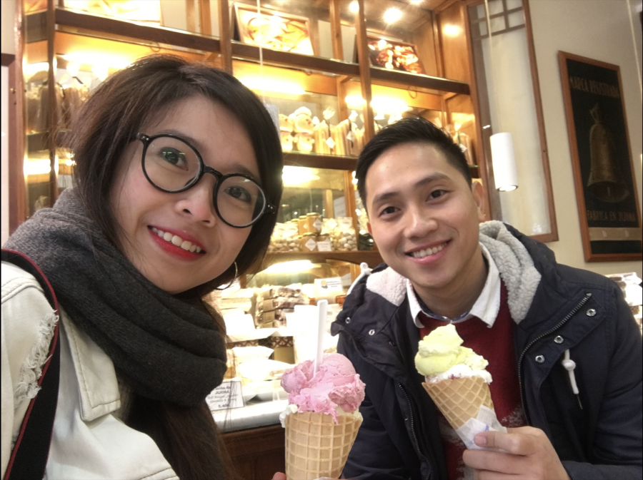 Ăn kem tại Barcelona