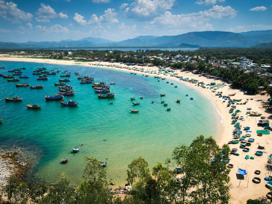 0_0_0_0_70_cei-content-Danang-beach-crop