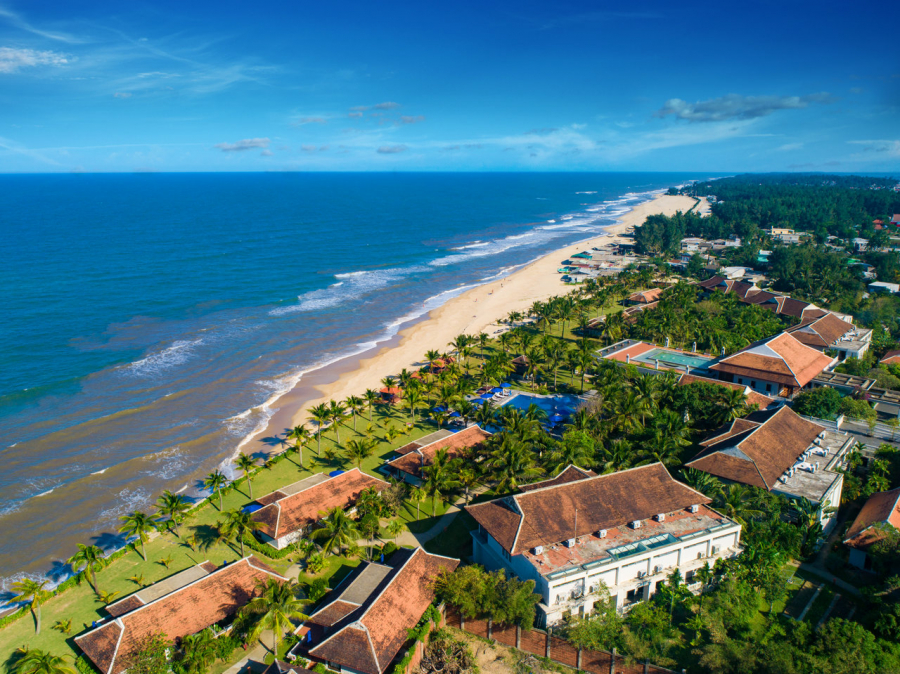 Một số khu du lịch nghỉ dưỡng cao cấp trên biển Thuận An.
