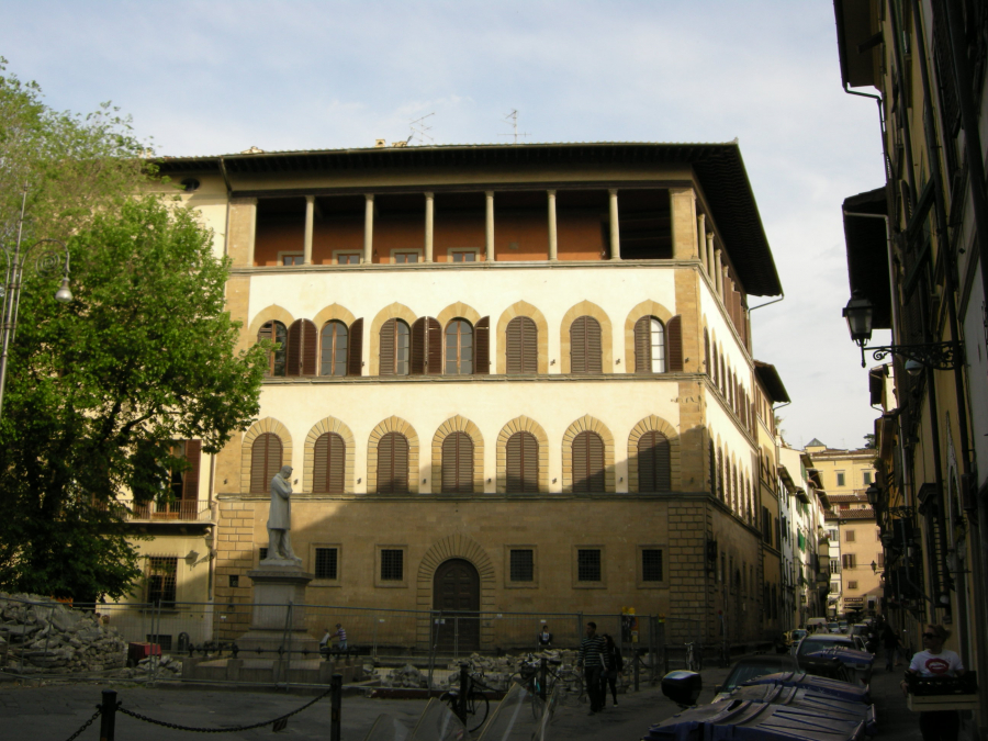 Bên ngoài tòa nhà Palazzo Settimanni.