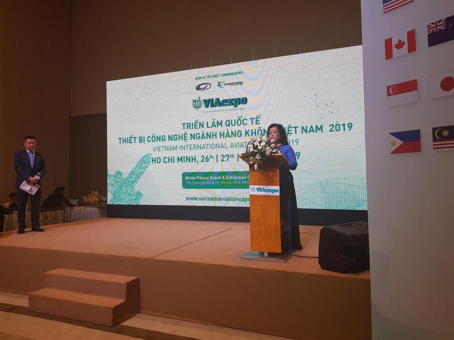 Bà Lương Thị Xuân, Giám đốc Công ty GK Wintron phát biểu tại buổi họp báo