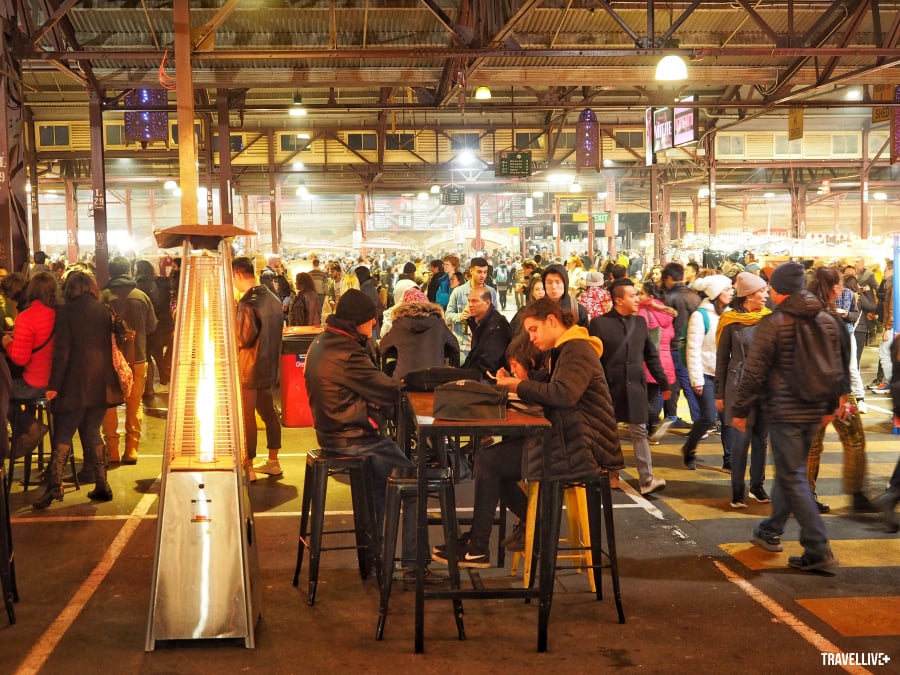 Chợ đêm mùa Đông thu hút tới cả nghìn lượt khách ghé thăm nhưng vẫn luôn có đủ không gian, chỗ ngồi và lò sưởi ấm cho tất cả mọi người