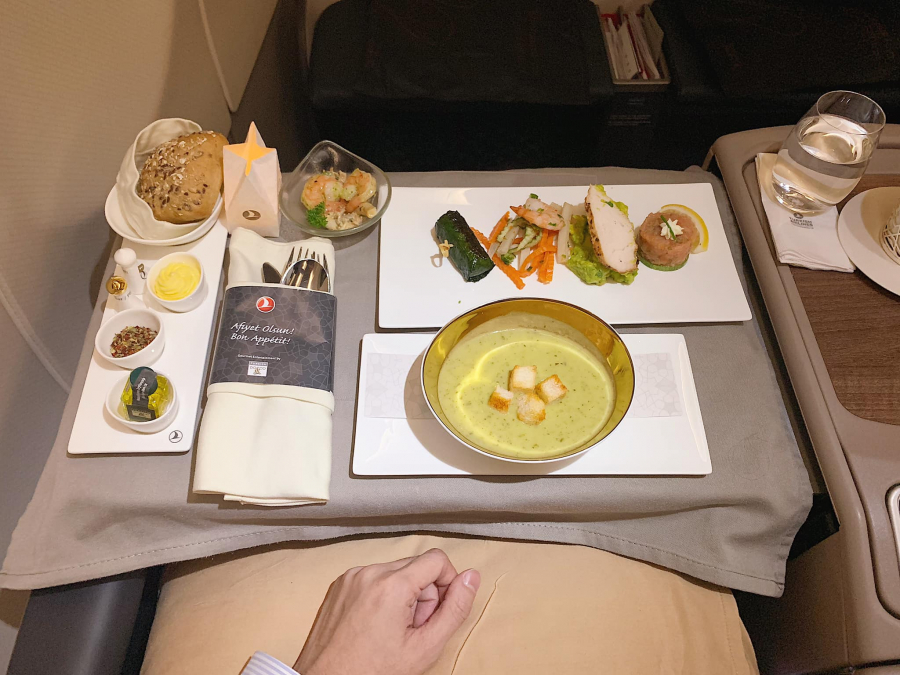 Thực đơn của Turkish Airlines vô cùng phong phú, đặc biệt được phục vụ bởi chef riêng.