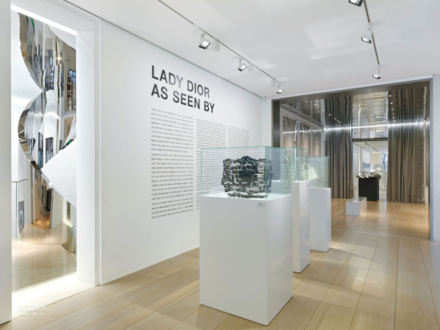 Khu triển lãm theo chủ đề trưng bày một số sản phẩm phiên bản giới hạn.