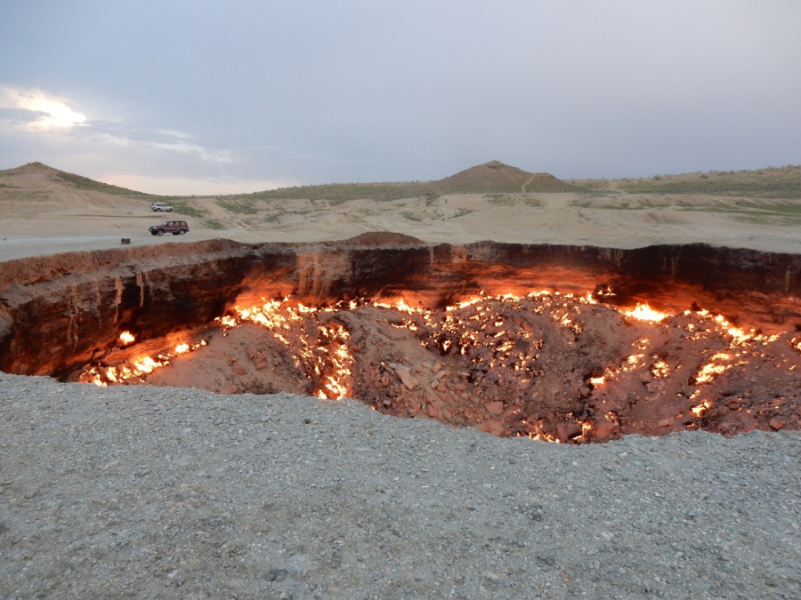 Darvaza-Gas-Crater-The-Door-to-Hell