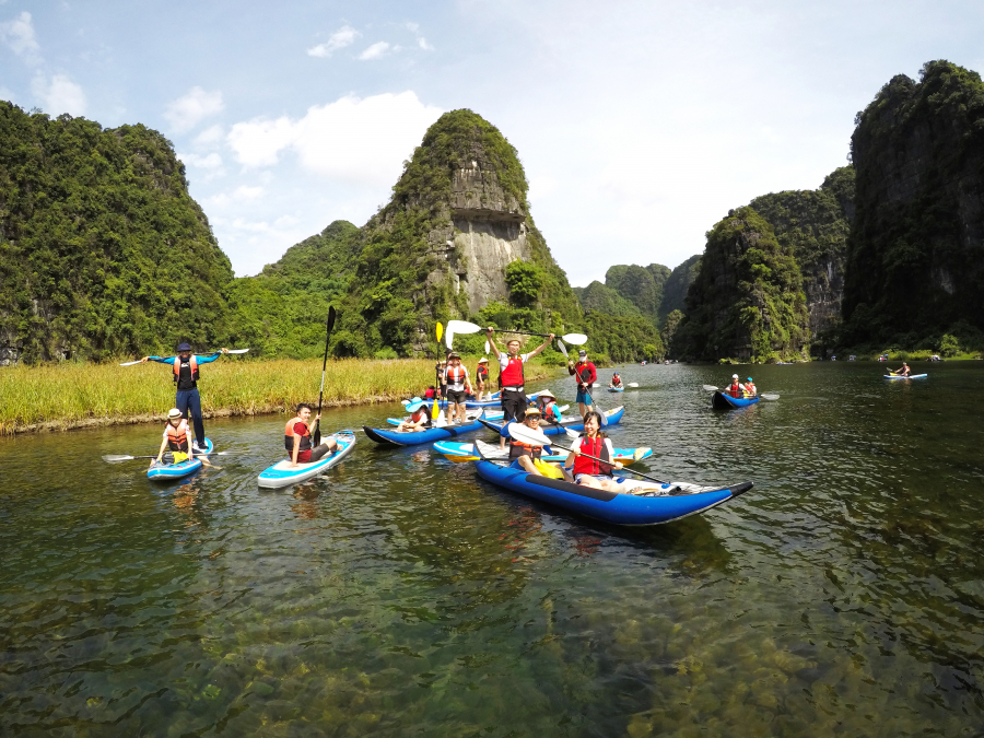 Từ ngày 17/8, Khu du lịch sinh thái Tràng An đưa vào hoạt động dịch vụ chèo thuyền kayak